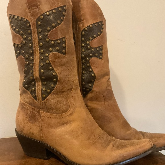 Brown Matisse Women’s Cowboy Boots with Studded Inlay. - Picture 2 of 7